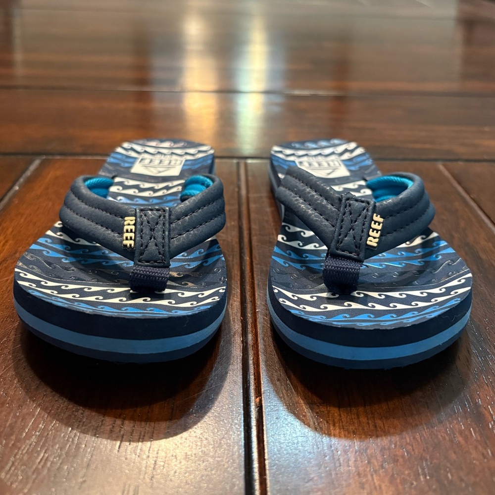 Kids Reef Navy Blue Flip Flops - Size 9/10